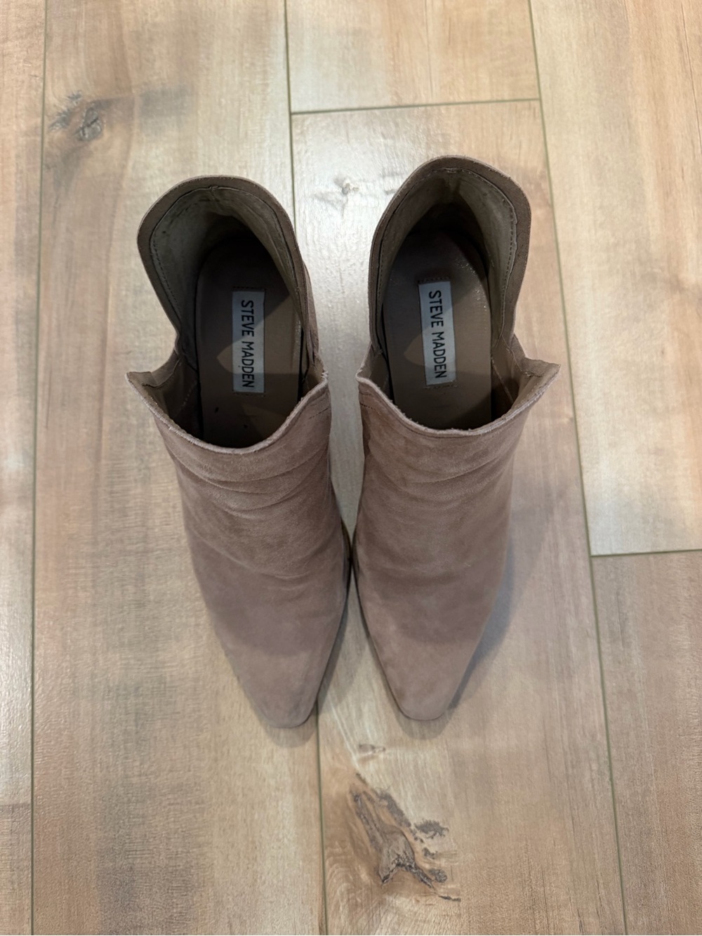 Steve Madden tan suede V-Notch Ankle Booties